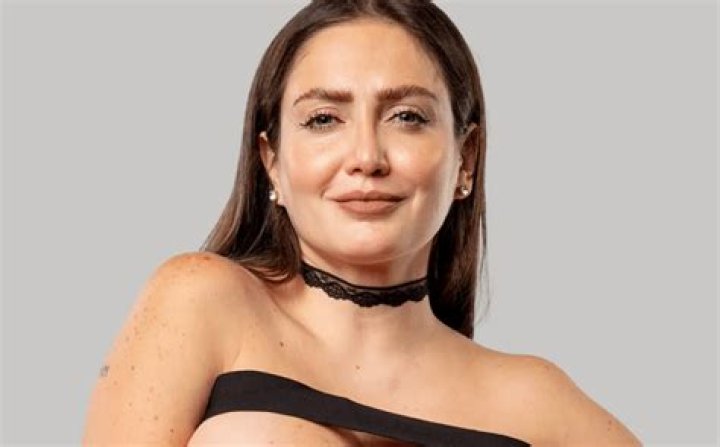 Celia Lora deja poco a la imaginaci&oacute;n tras lucir un diminuto bikini